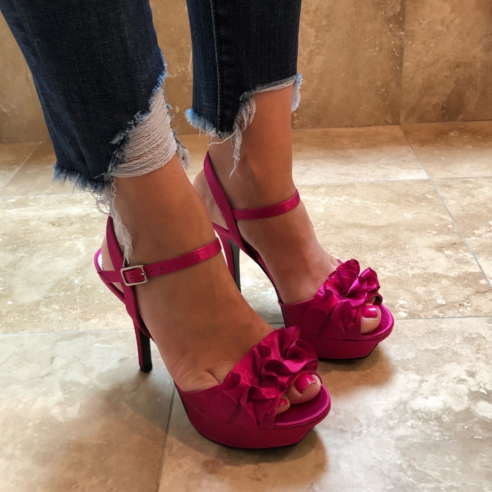 Fioni Night Magenta Womens Buckle Strap Heels